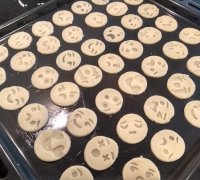 https://img1.yeggi.com/page_images_cache/3122473_emoji-cookie-cutter-by-mrnut
