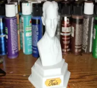 https://img1.yeggi.com/page_images_cache/4822214_nikola-tesla-bust-with-base-and-name-plate-by-rebeltaz