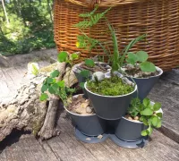 https://img1.yeggi.com/page_images_cache/5068372_stackable-plant-pot-by-toomanysecrets