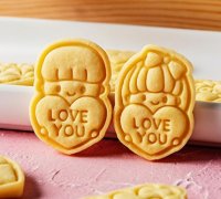 Cute Bear Hugging a Heart cookie cutter - Bake teddy bear shaped biscuits  for Valentine's Day, Fondant Cutter, Clay Cutter