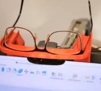 Brillenhalter als Monitoraufsatz / Glasses holder as monitor