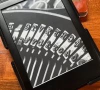 Archivo STL Funda con tapa de bisagra para Kindle Paperwhite 6,8 🔌・Diseño  para descargar y imprimir en 3D・Cults