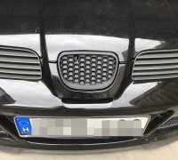 Seat Leon Toledo 1m 99-05. Front bumper upper outer honeycomb grille.