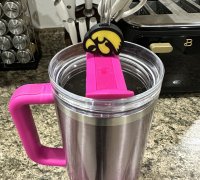 https://img1.yeggi.com/page_images_cache/6867509_3d-file-iowa-hawkeyes-straw-topper-stanley-and-standard-sizes-3d-print